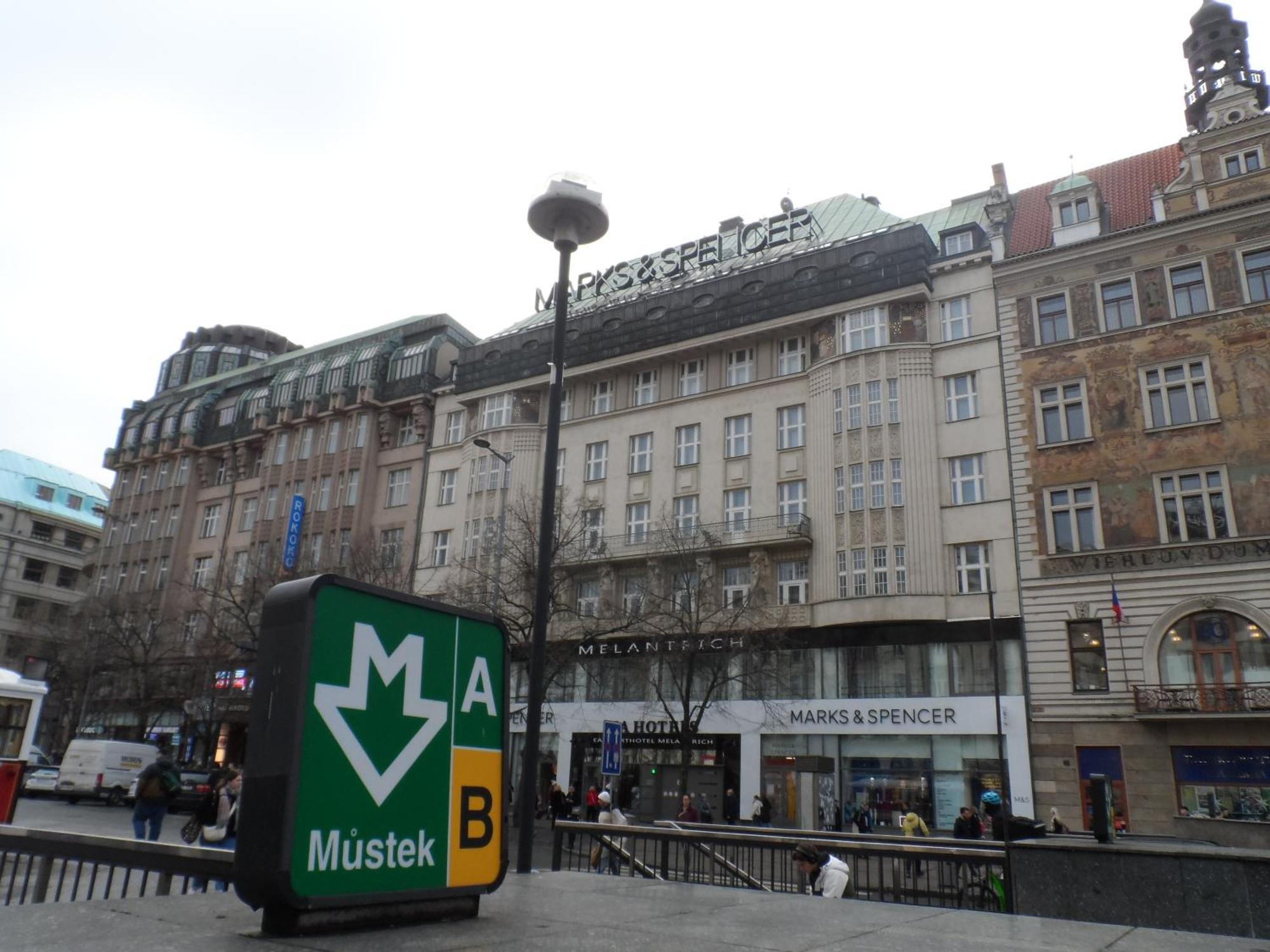 Room2-airb Next To Main Street Crowded Praha